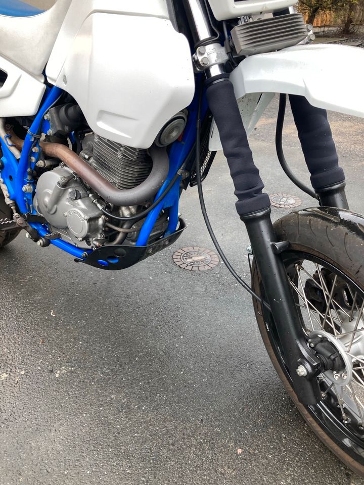 Suzuki Dr 650 SP45B Sm mit E Stater in Arnsberg