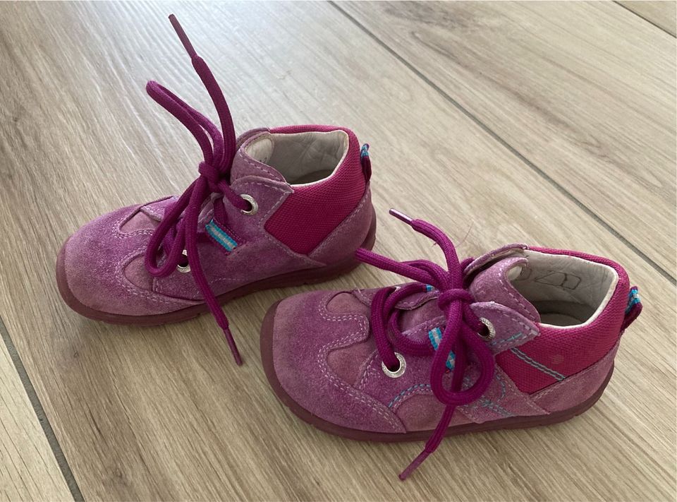 Halbschuhe superfit, Schuhe Größe 22 in Kadenbach