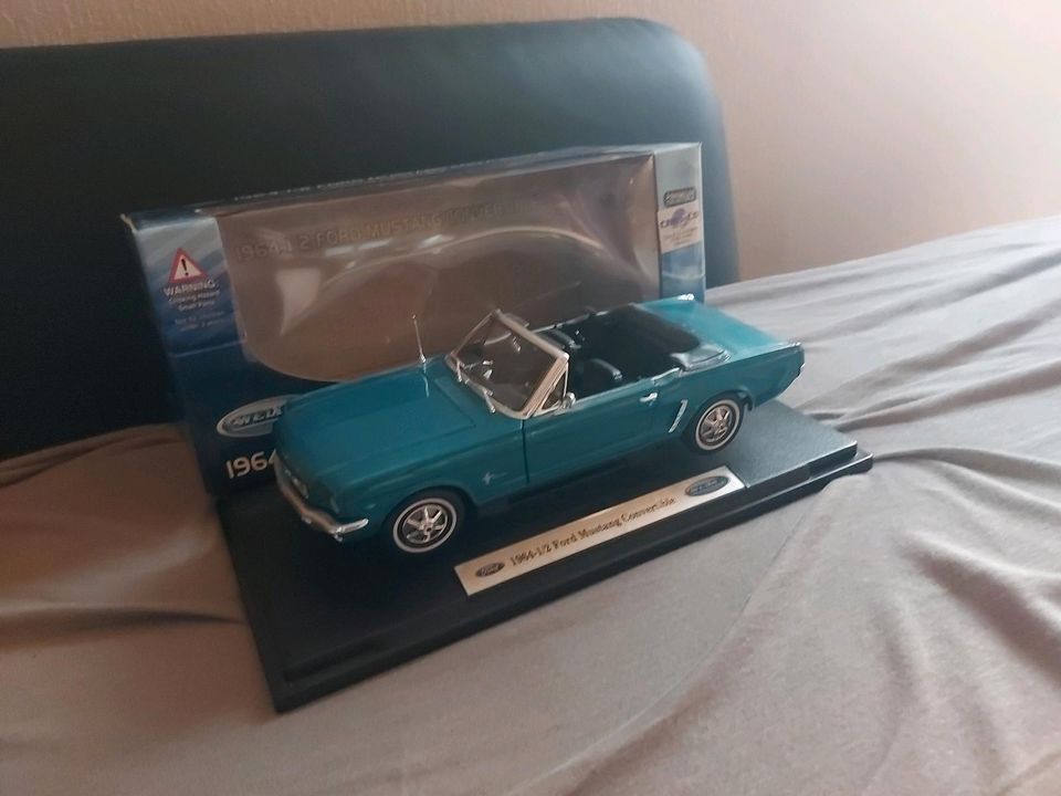 1964 Ford Mustang Convertible Cabrio Welly 1:18 in Prettin