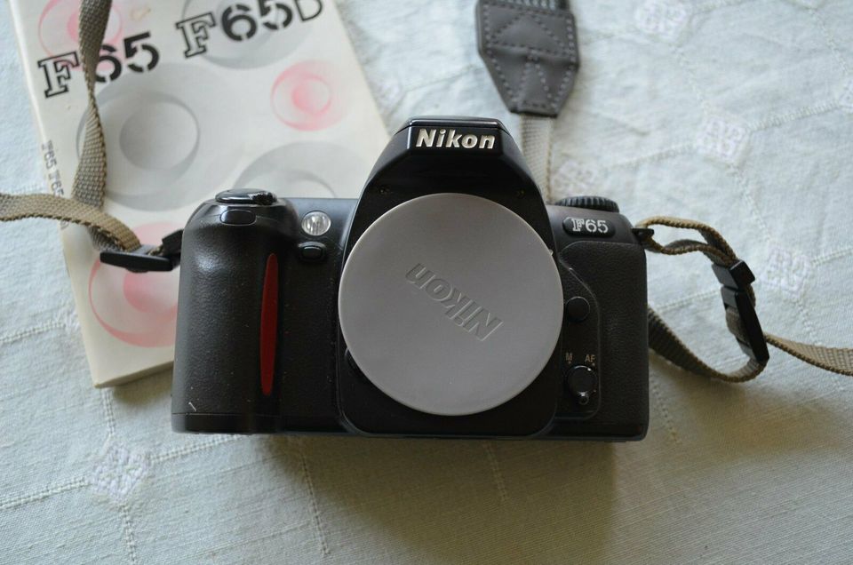 Nikon F65 analoge Spiegelreflexkamera in Duisburg