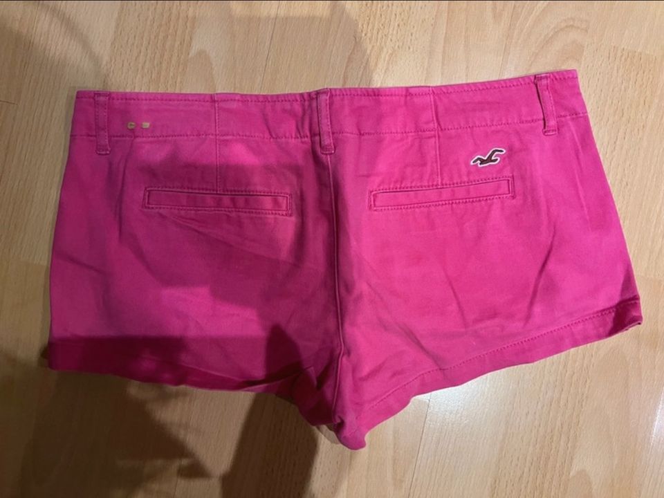 Schöne Shorts von Hollister in Gummersbach