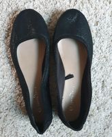 Schwarze Ballerinas mit glänzendem Stoff in Gr. 40/41 Brandenburg - Falkensee Vorschau