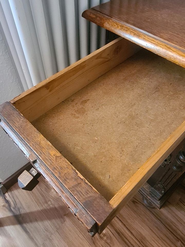 Schreibtisch Stuhl antik Antiquität Holz braun Verzierungen in Bad Wörishofen