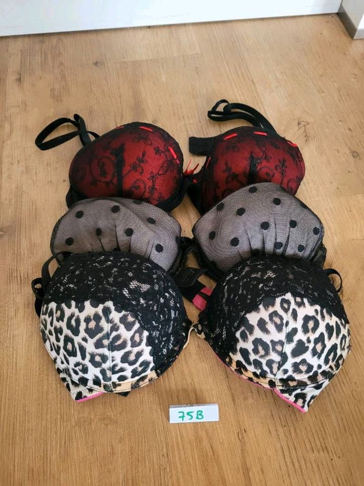 BHs H&M Push Up rot schwarz pink in Weißenburg in Bayern