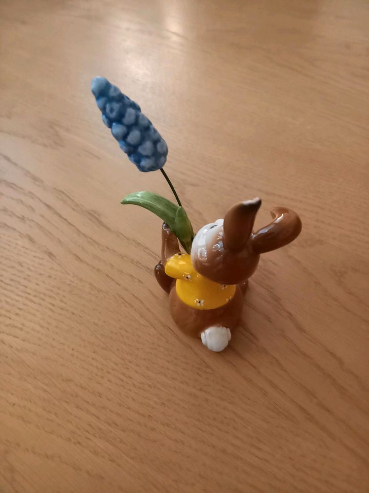 Goebel Ostern, Hase mit Glockenblume, neu in OVP in Dresden