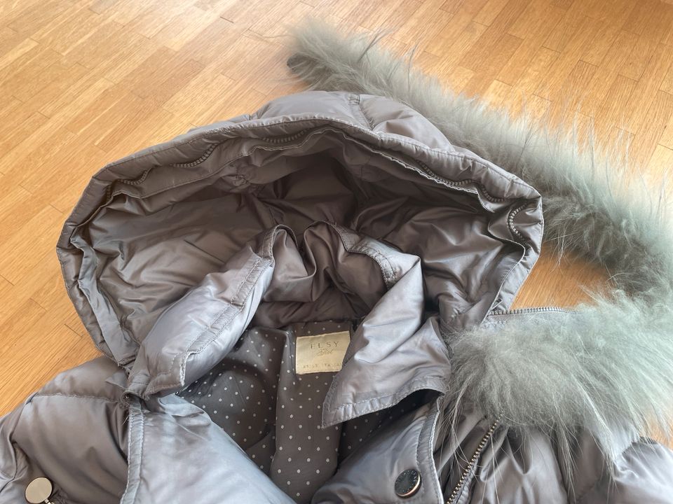 Elsy Jacke Winterjacke grau Kapuze abnehmbar Daunen warm dick in Neu Ulm