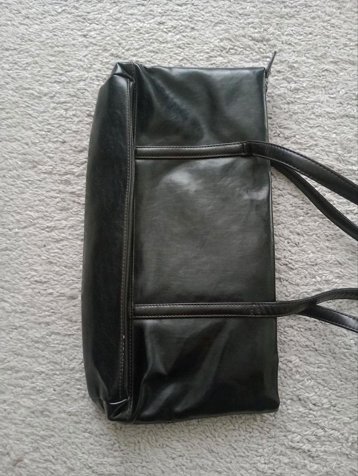 Schöne schwarze Kunstlederhandtasche, Damen, Tasche, Handtasche in Berlin