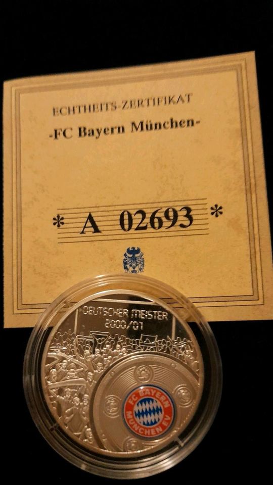 Münzen des FC Bayern, incl. 2 Goldmünzen in Saarbrücken