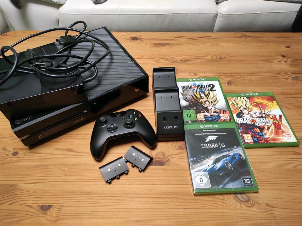 Xbox One  500Gb incl. 1 Controller, Ladestation & 3 Spielen in Abenberg