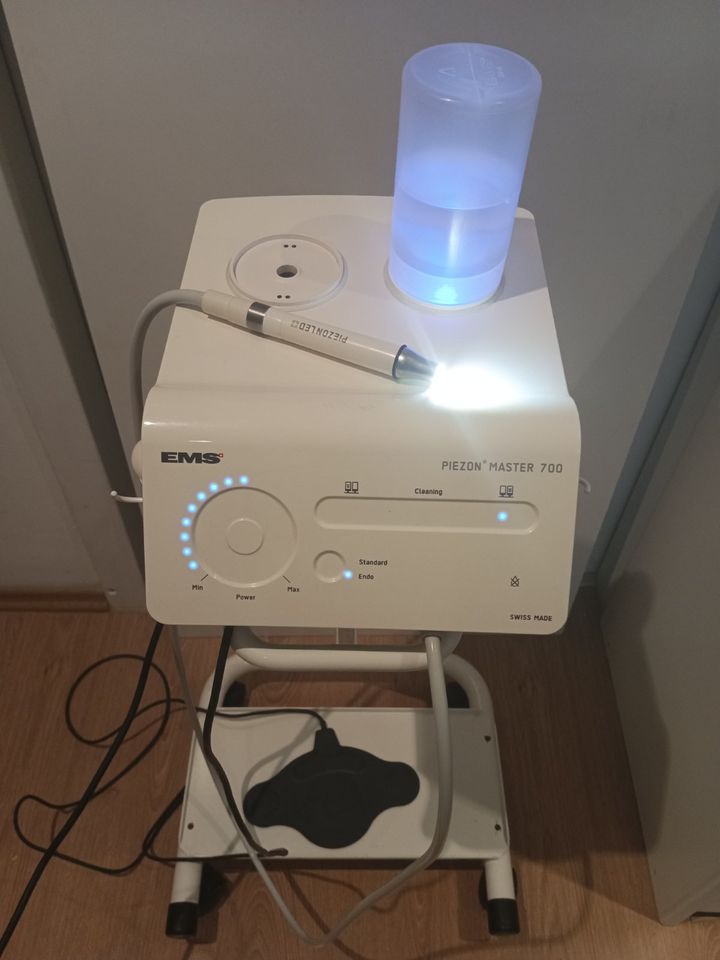 Generalüberholt EMS Master Piezon 700 LED Handstück Dental in Haar