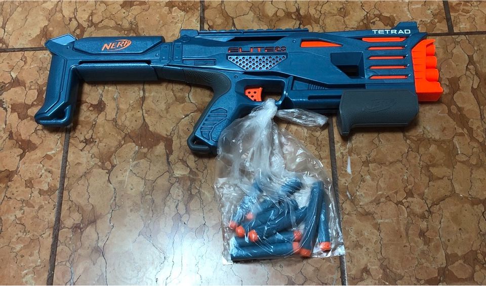 Nerf Elite 2.0 Tetrad mit 8 Pfeilen in Ellgau