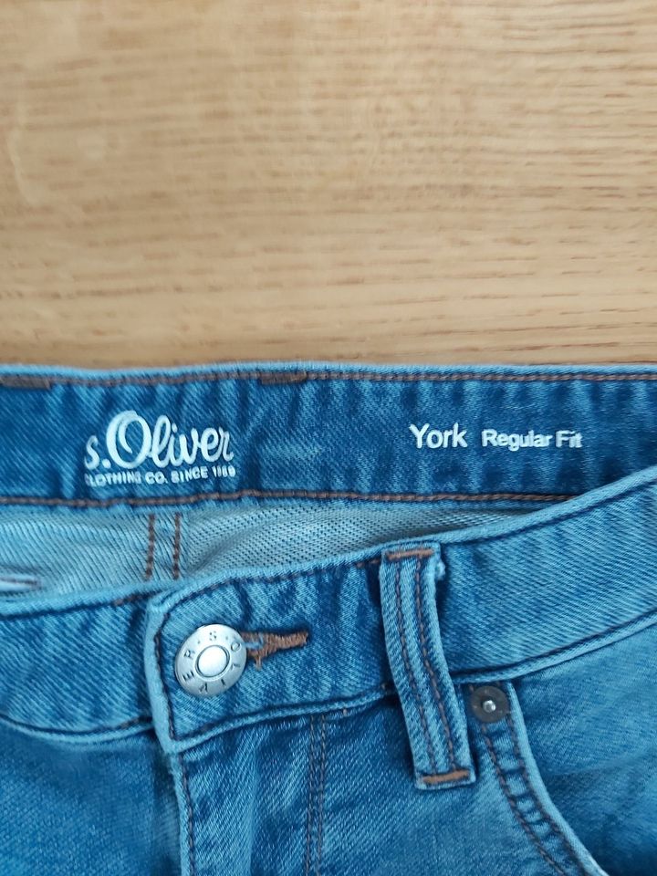 Jeans, kurz, für Jungs, S.Oliver, W28 in Kühbach