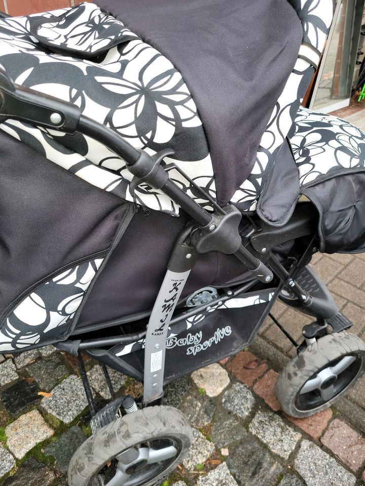 Kinderwagen schwarz weiß in Neustadt am Rennsteig