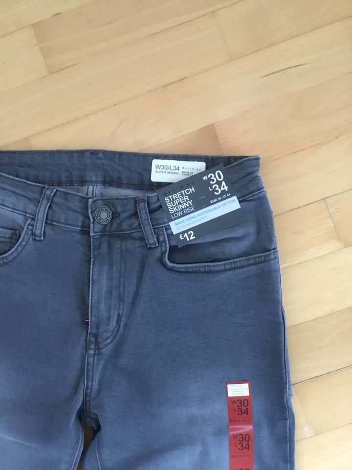 Skinny Jeans neu mit Etikett in Ravensburg
