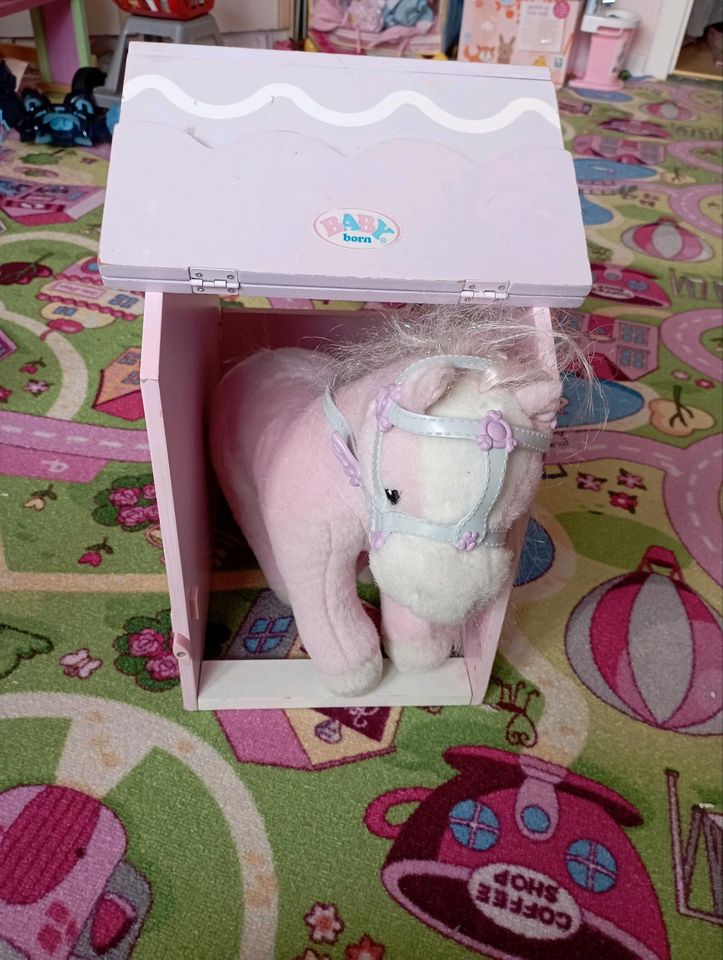 Baby Born Pferd mit Stall in Schongau