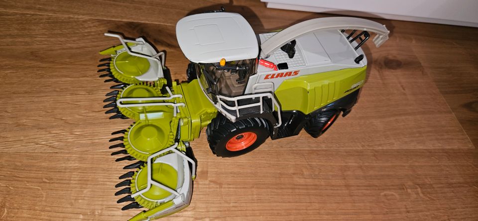 Siku Farmer Claas Jaguar Maishäcksler 1:32 Häcksler Modell Metall in Hauzenberg