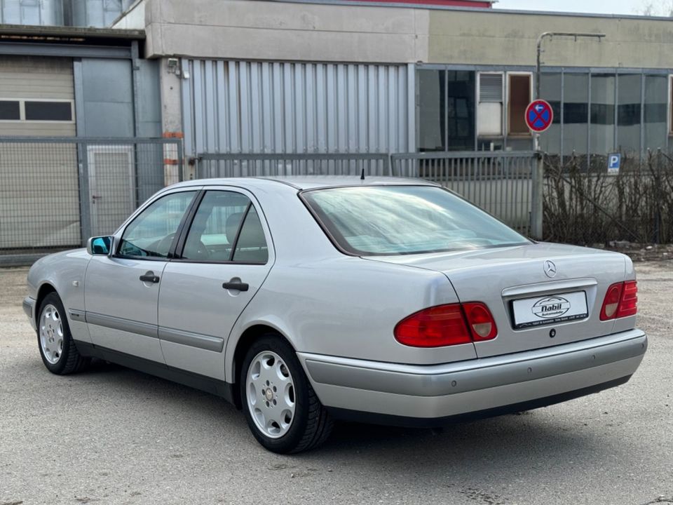 Mercedes-Benz E200 Lim. Automatik Rostfrei Erstbesitz TÜV Neu! in Senden