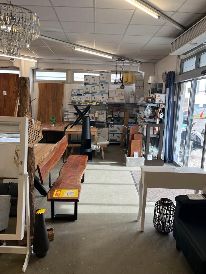 Räumungsverkauf❗️ Ecksofa Tische Stühle Lampen bis zu 70% Rabatt in Gladenbach