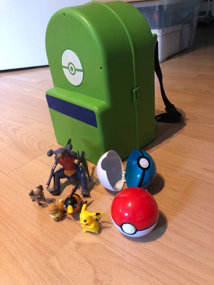 Pokémon Koffer mit Figuren Picachu, Evoli, knackrack u.a in Essen