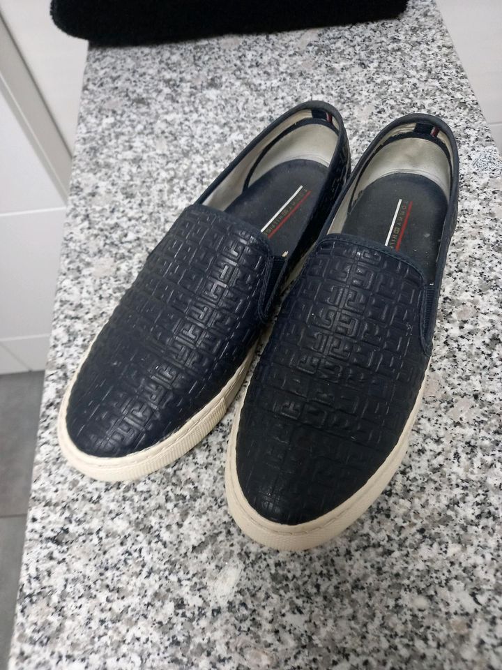 Tommy Hilfiger Slipper schwarz Gr. 40 in Stolzenau