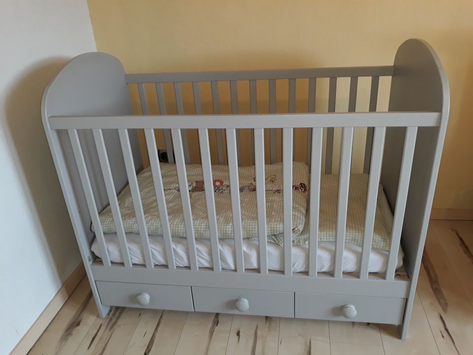 Babybett Gonatt von IKEA mit Matratze und Zubehör - Komplett-Set in Lemgo