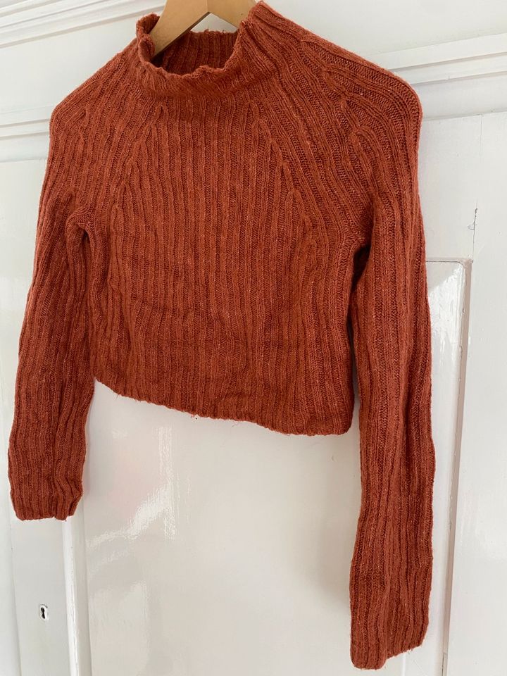 Pullover Strick cropped Monki XS rot rostrot in Schellerten