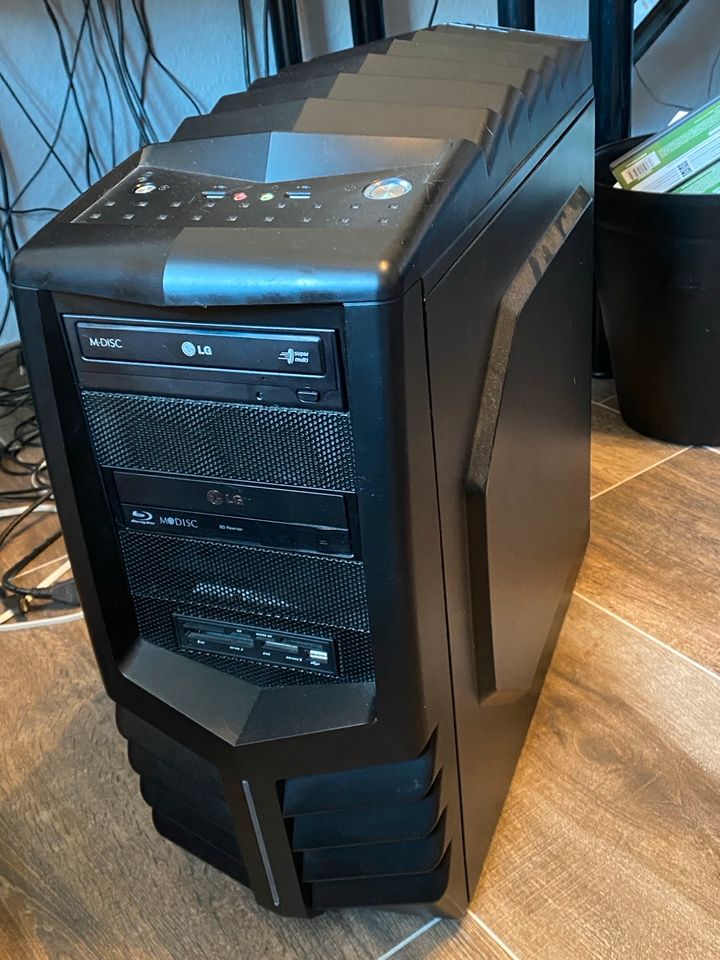 Pc Gehäuse Rhino Azza Gaming incl blue ray Laufwerk und Brenner in Nordholz