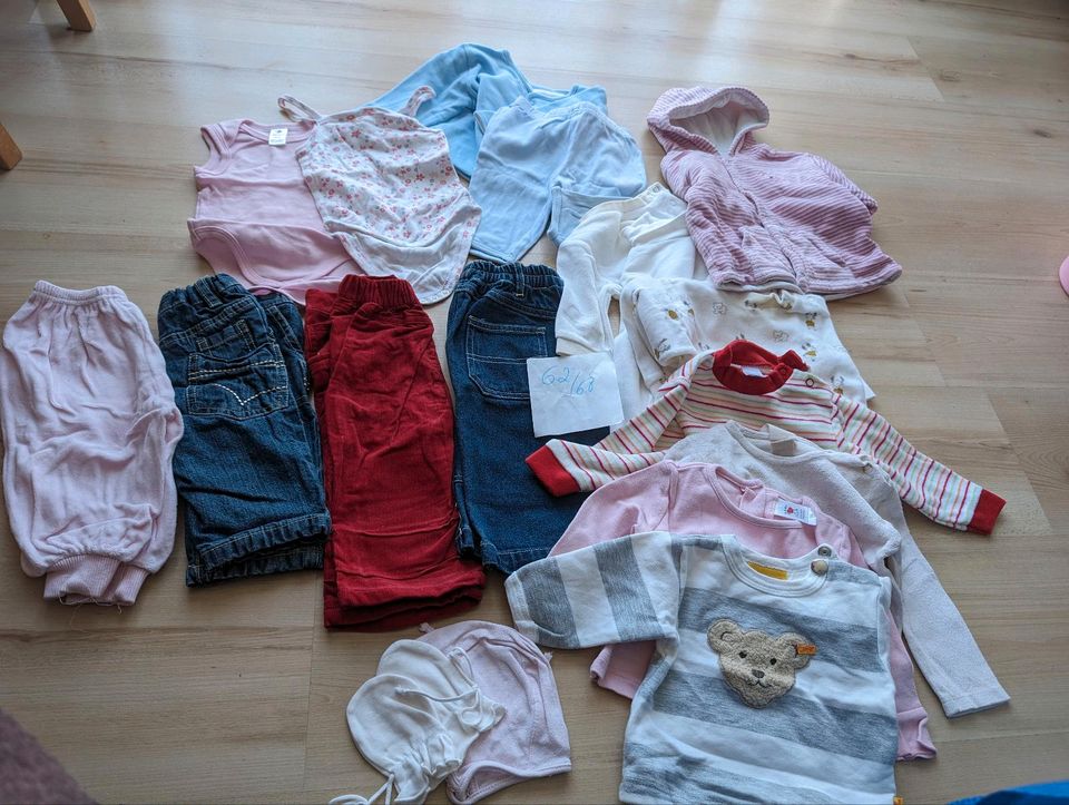 Baby Kleidung 62-68 Mädchen 38Teile für 19€ Hosen Shirts in Berlin