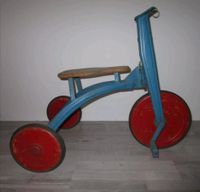Sehr altes Dreirad aus Metall mit Holzrädern und Holz-Sitz Hessen - Wöllstadt Vorschau