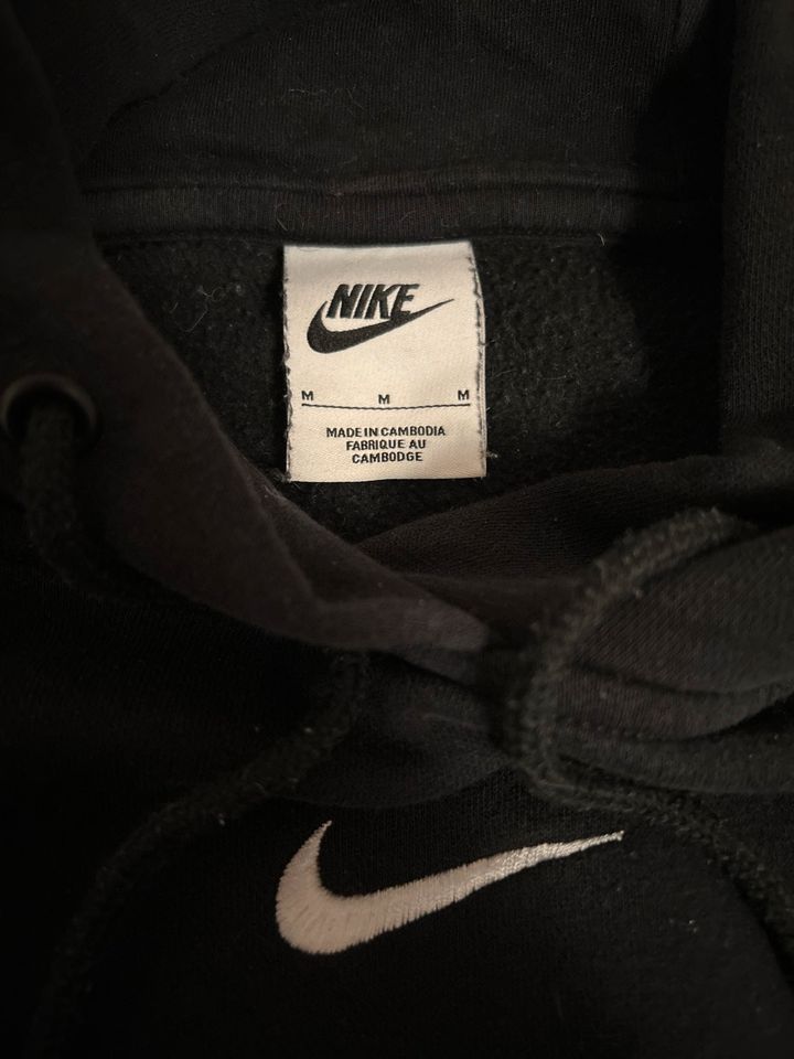 Nike Hoodie schwarz in Neckarsteinach