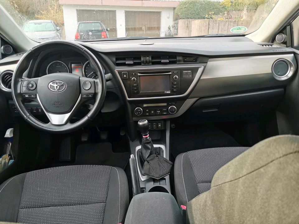 Toyota Auris 1.6 in Hausen