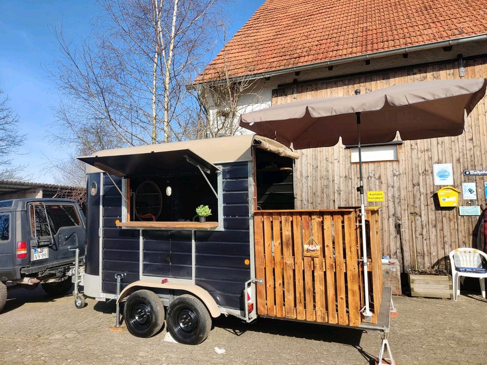 Foodtruck Pferdeanhänger Imbisswagen Barwagen mieten in Lage
