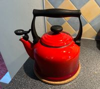 Wasserkessel Le Creuset Tradition Kirschrot 2.1 Liter Hessen - Lich Vorschau