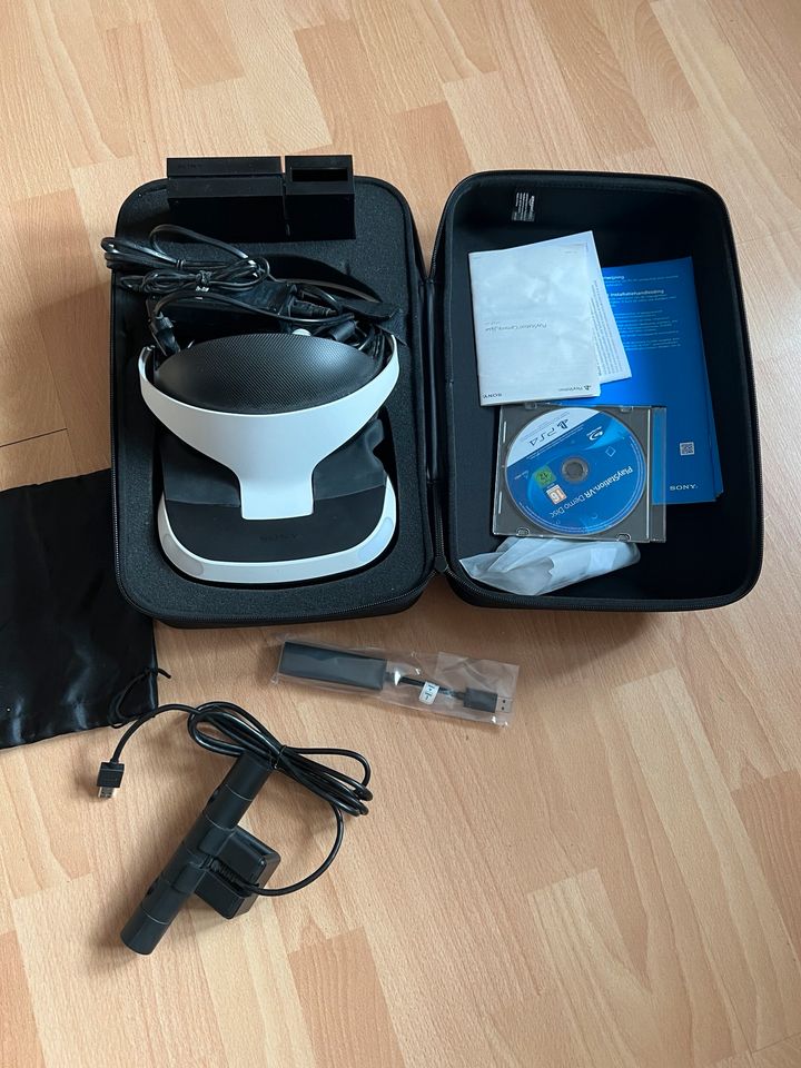 PS4 VR Brille mit Kamera, Koffer u. Adapter für PS5 wie neu in Ludwigshafen