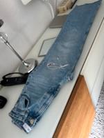 Jeans mit Rissen von Zara, EUR 32, hoch geschnitten Wiesbaden - Nordenstadt Vorschau