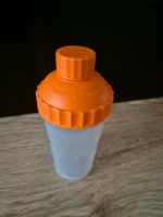 Shaker Kunststoff Schüttelbecher Messbecher orange/klar 300 ml Bayern - Taufkirchen München Vorschau