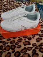 Hummel Ninetyone Schuhe Gr.40 Neu Nordrhein-Westfalen - Lübbecke  Vorschau