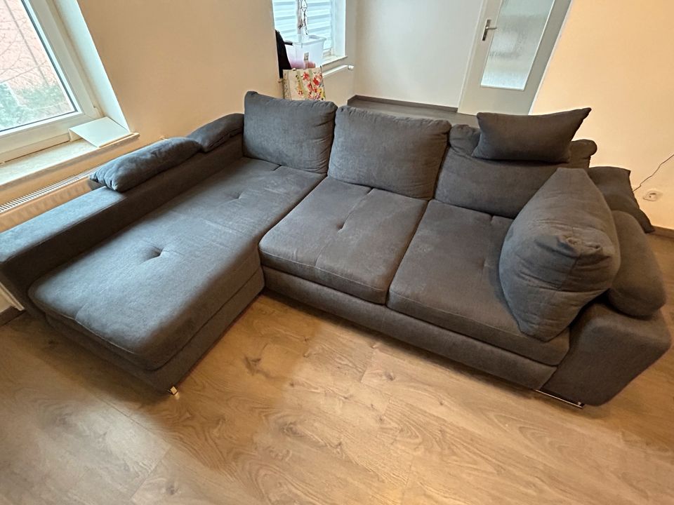 XXL Sofa / Couch / Wohnlandschaft - 1,88m x 2,60m - Neu in Fulda