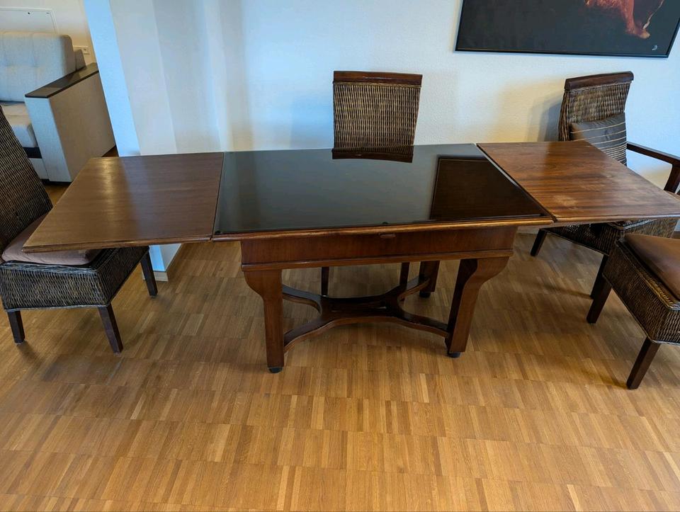 Esstisch. Vintage. Ausziehbar. Massivholz. Inklusiv Glasplatte. in Frankfurt am Main