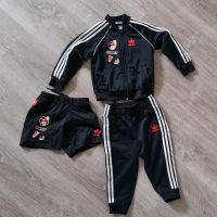 Adidas Jogginganzug mit kurzer Hose von Mickey Mouse gr 86 Niedersachsen - Westoverledingen Vorschau