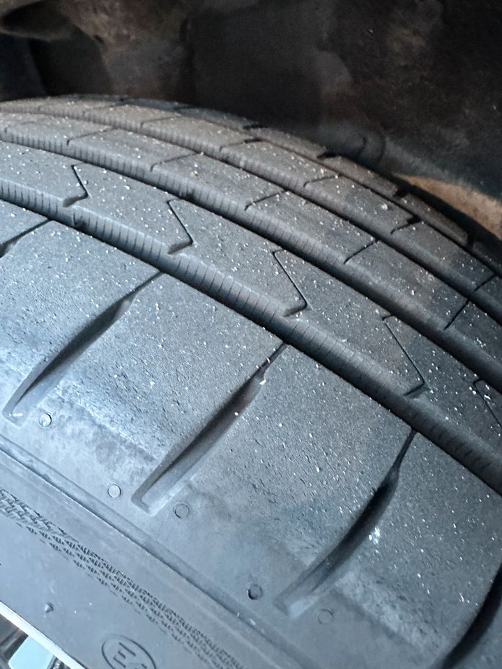 Verkaufe einen Satz Reifen und Felgen 205/45/R17. 5x114,3 in Duisburg