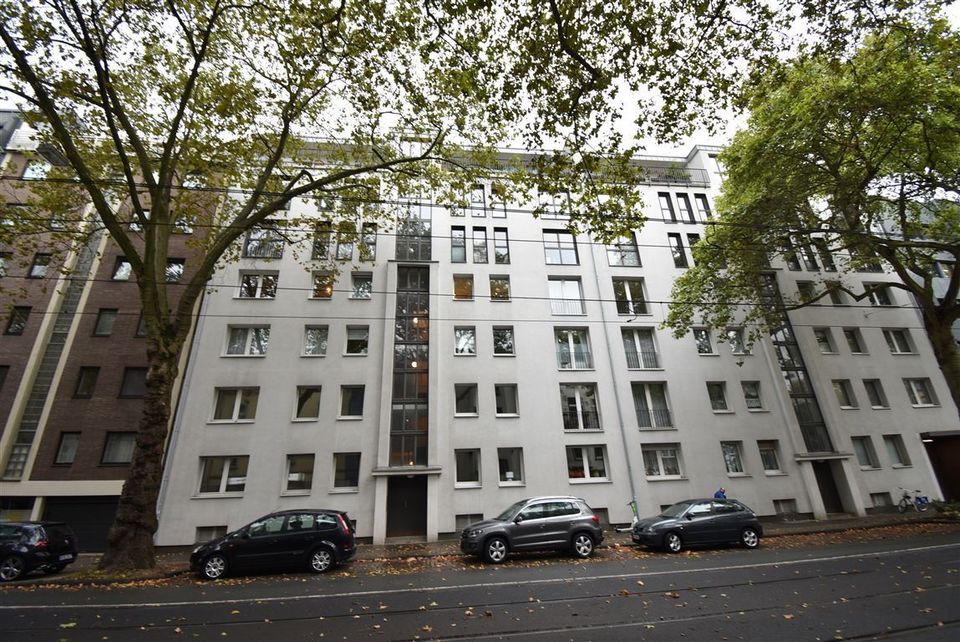 Ruhiges Wohnen auf der Kaiserswerther Straße! Renovierte 2-Zi-Whg mit Balkon in Düsseldorf