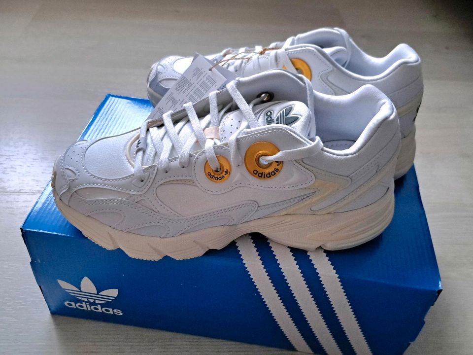 Adidas Damen Sneaker Neu OVP, Größe 38 in Neukirchen-Adorf