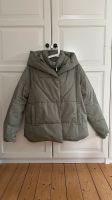 Reserved Winterjacke grün/lindgrün/khaki 34/XS Nordrhein-Westfalen - Bad Salzuflen Vorschau