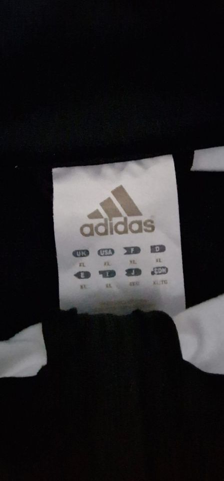 Adidas Trainingsjacke schwarz / weiß Gr. XL in Kranzberg