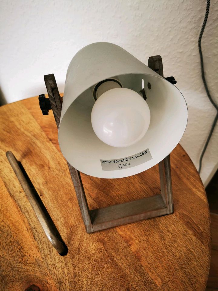 Tischlampe Holz/Grau in Korb