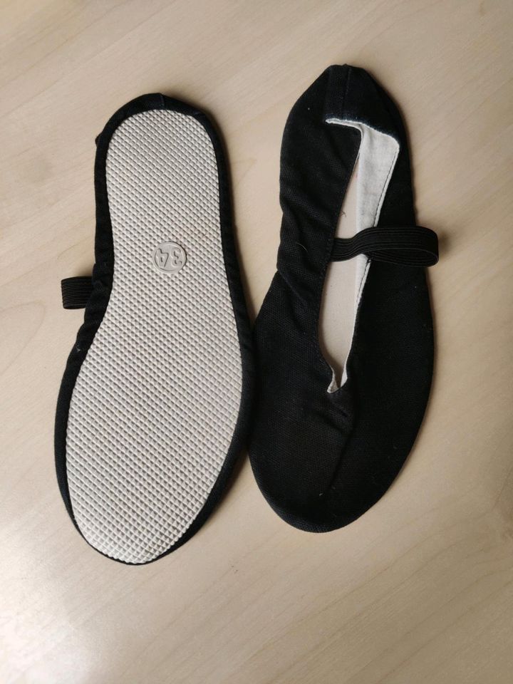 Turnschlappen/Gymnastikschuhe 34 in Grünkraut