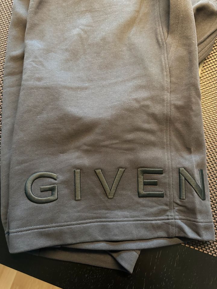 GIVENCHY 4G Bermudas Shorts fleece schwarz XL Paris in Hilden