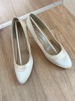 Rainbow Club Pumps/High Heels Gr. 38,5 Ivory Satin Nordrhein-Westfalen - Dörentrup Vorschau