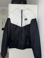 Nike Windbreakerjacke mit Kapuze Niedersachsen - Braunschweig Vorschau